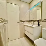 Bluebird Luxury In Americas Apartment